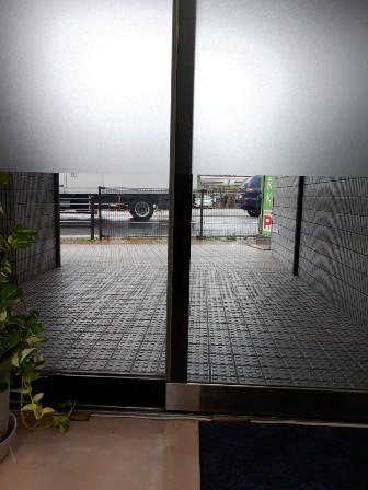 黒崎店の外は雨